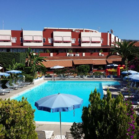 Residence Hotel Felix Ricadi Exterior foto