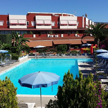 Residence Hotel Felix Ricadi Exterior foto