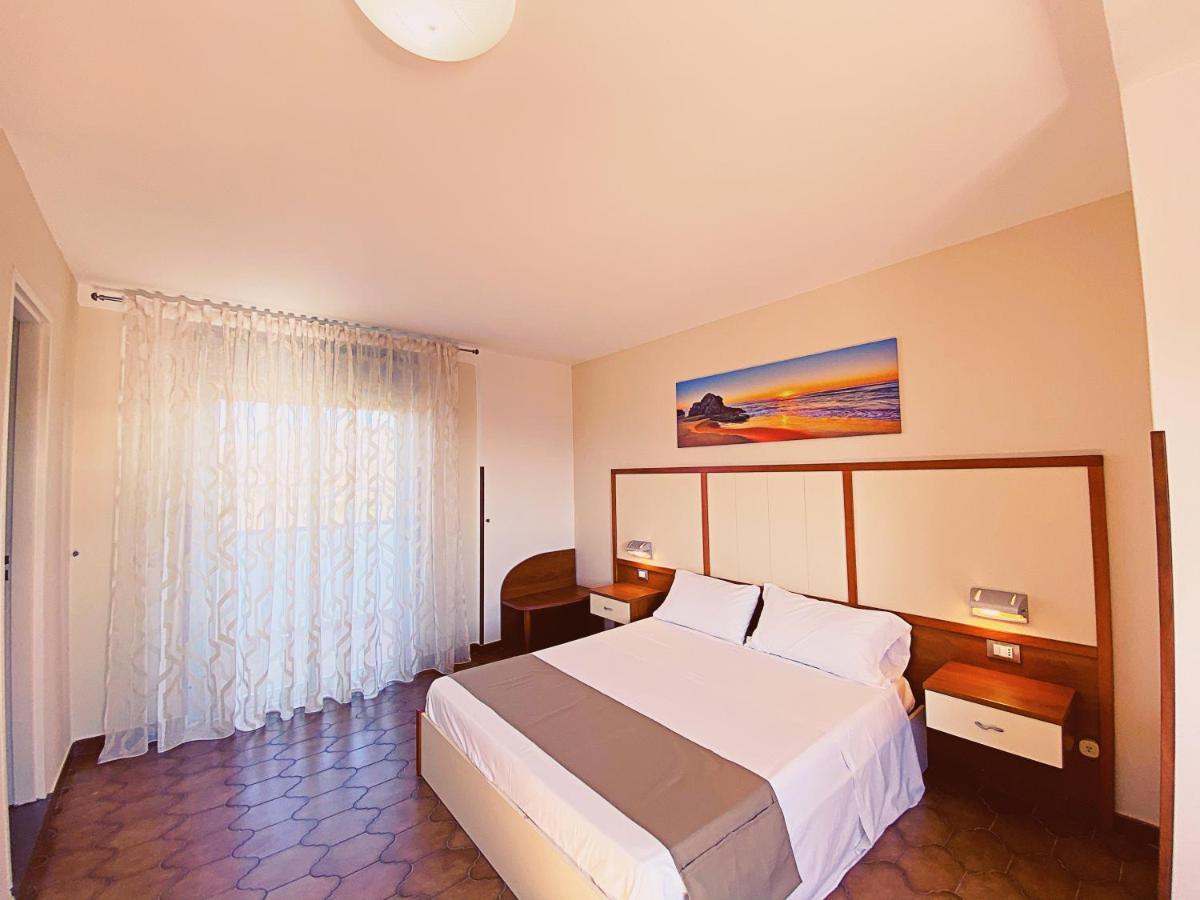 Residence Hotel Felix Ricadi Exterior foto