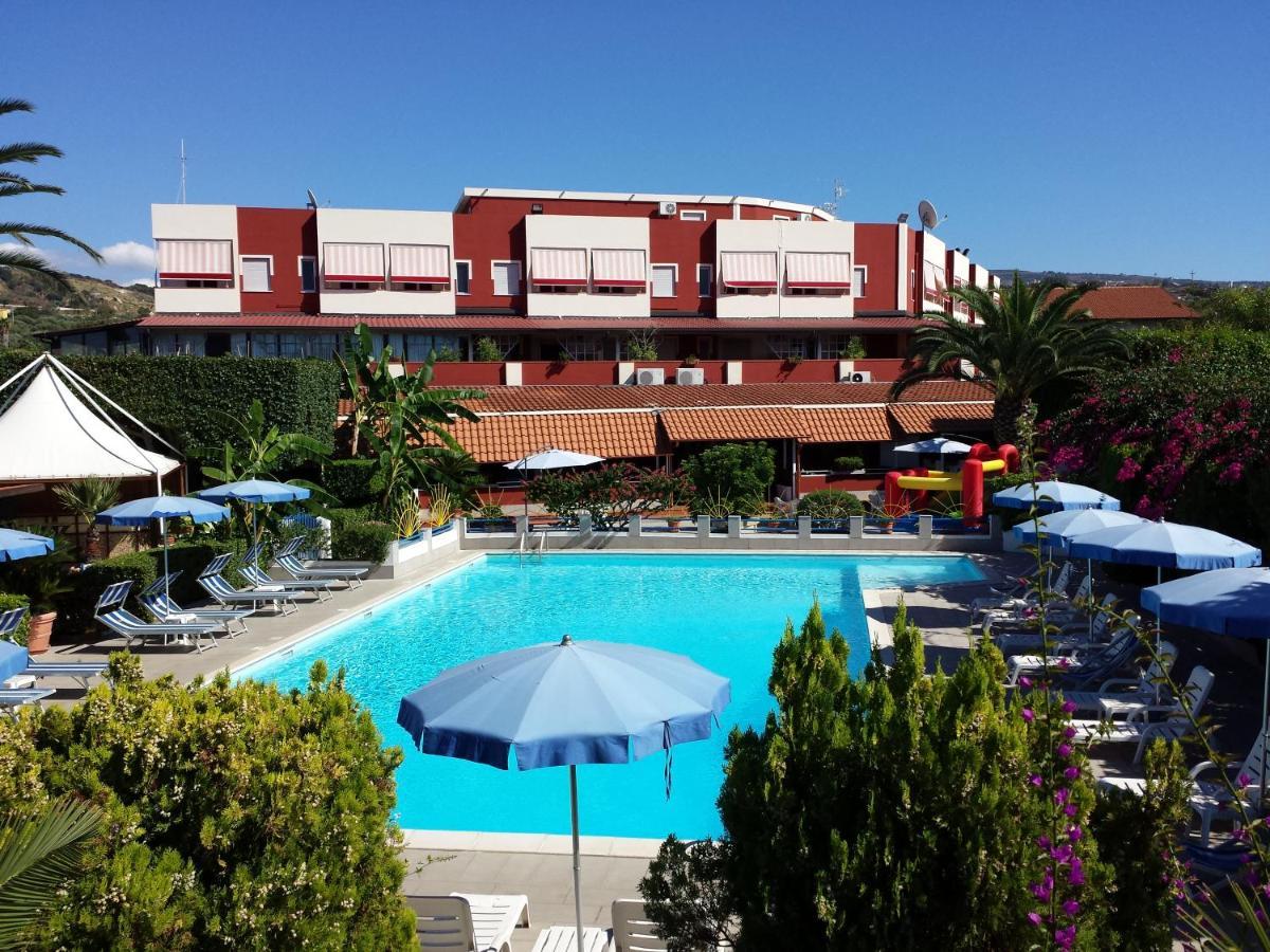 Residence Hotel Felix Ricadi Exterior foto