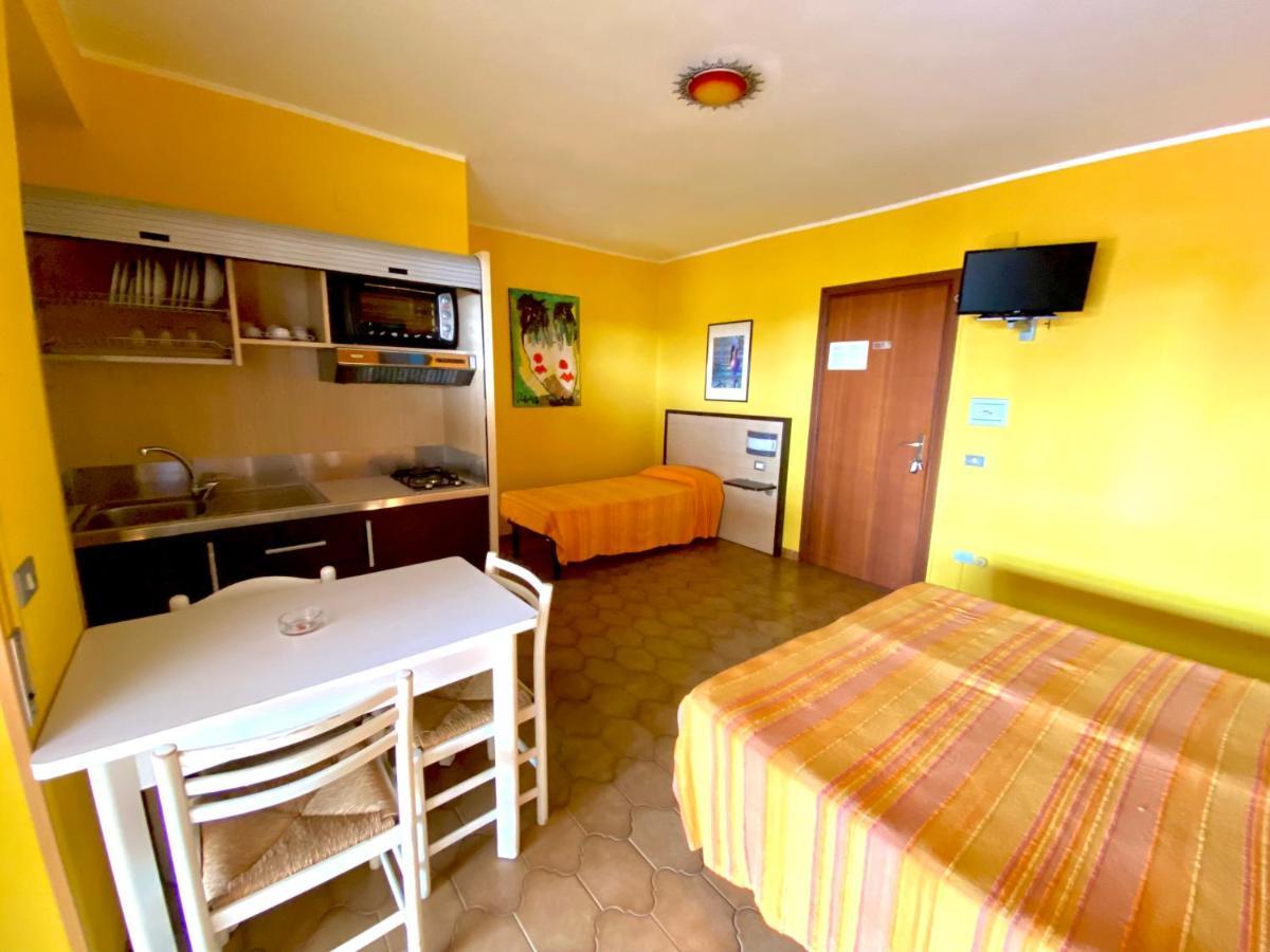 Residence Hotel Felix Ricadi Exterior foto