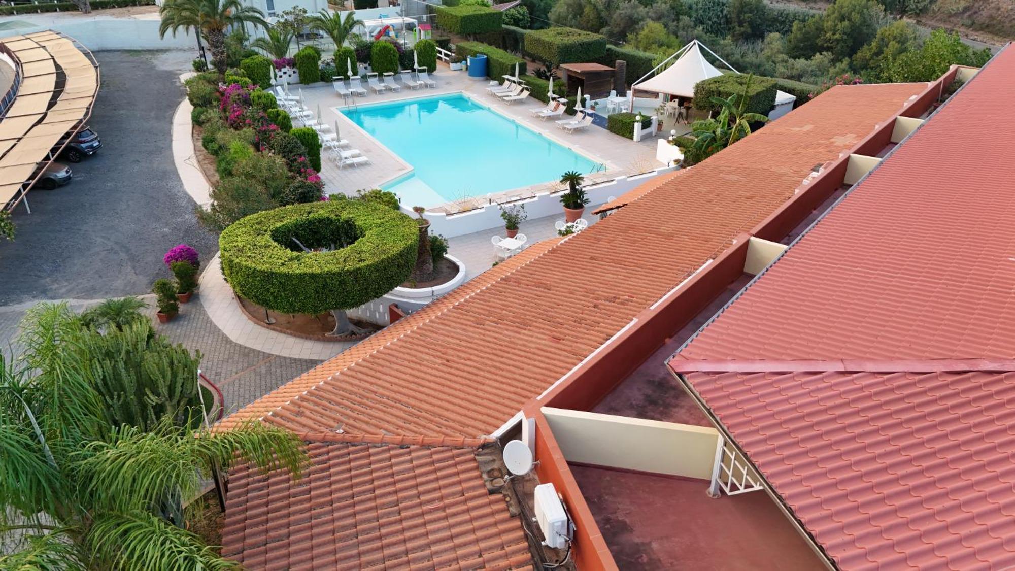 Residence Hotel Felix Ricadi Exterior foto