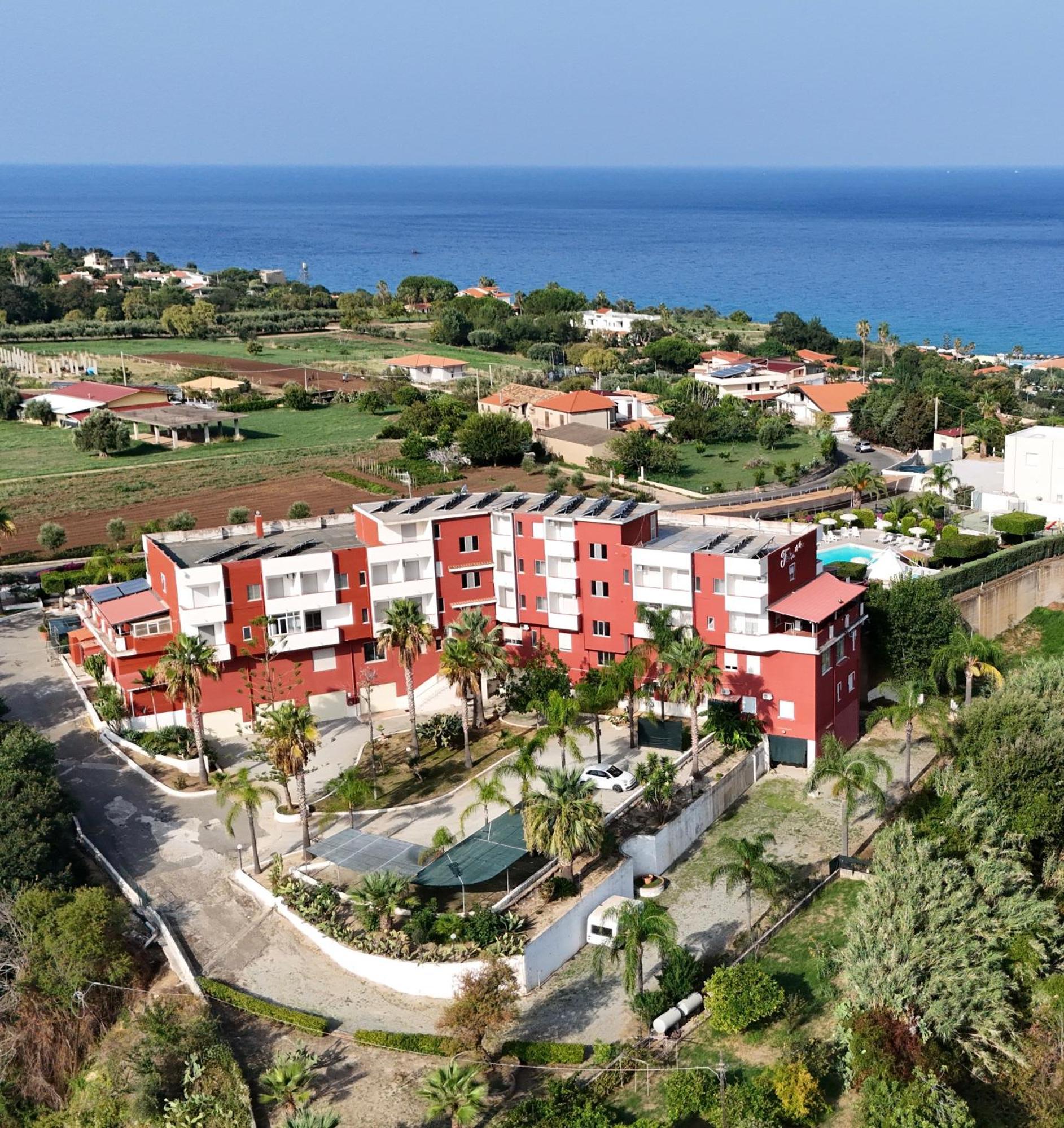 Residence Hotel Felix Ricadi Exterior foto