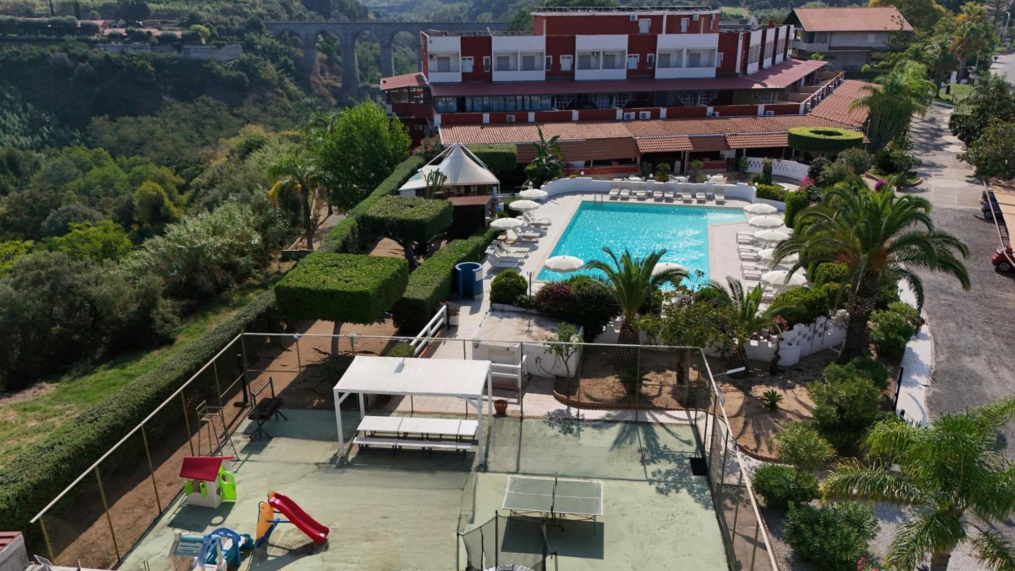 Residence Hotel Felix Ricadi Exterior foto