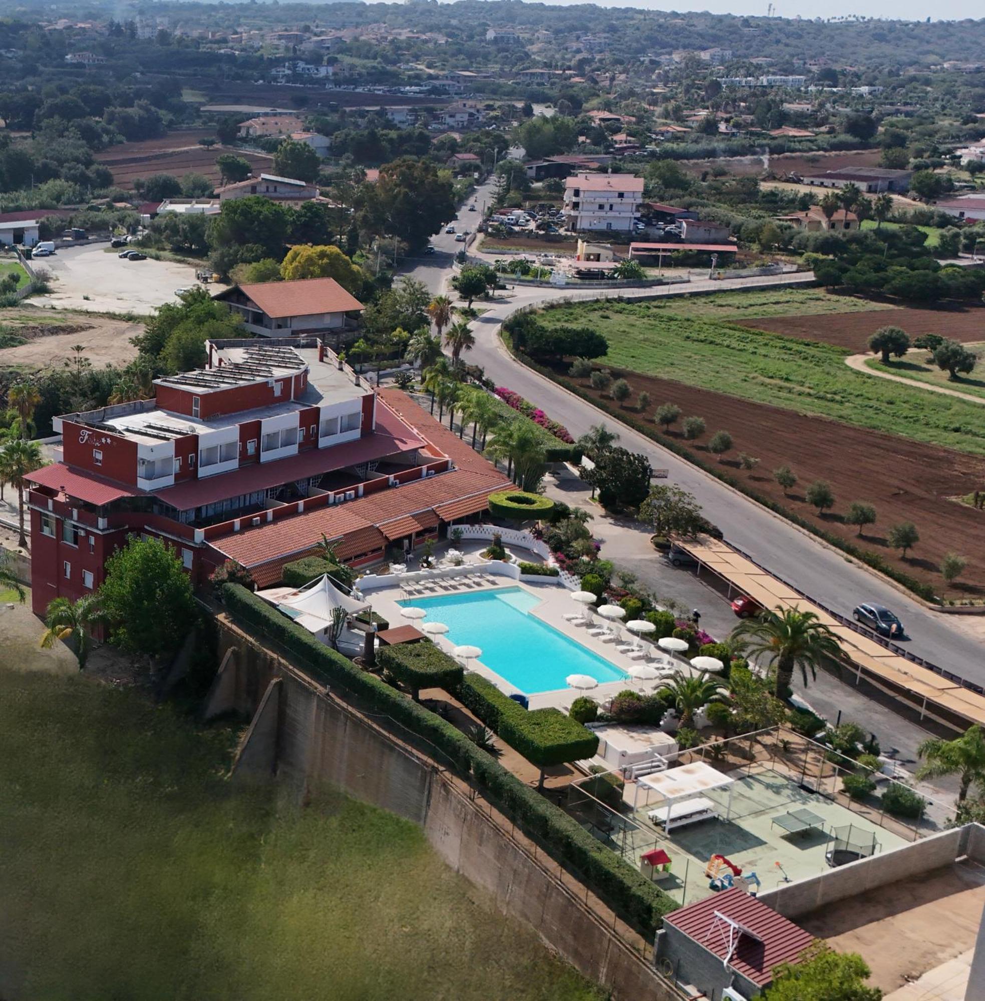 Residence Hotel Felix Ricadi Exterior foto