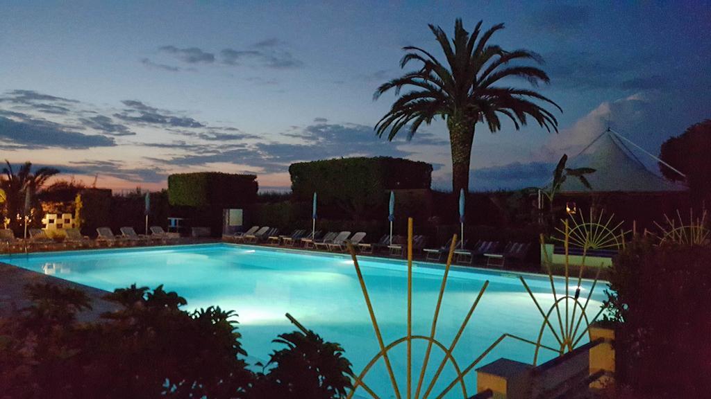 Residence Hotel Felix Ricadi Exterior foto