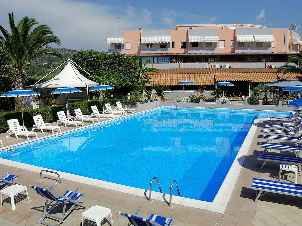 Residence Hotel Felix Ricadi Zimmer foto
