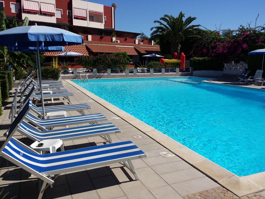 Residence Hotel Felix Ricadi Exterior foto