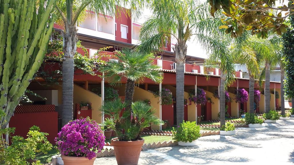 Residence Hotel Felix Ricadi Exterior foto