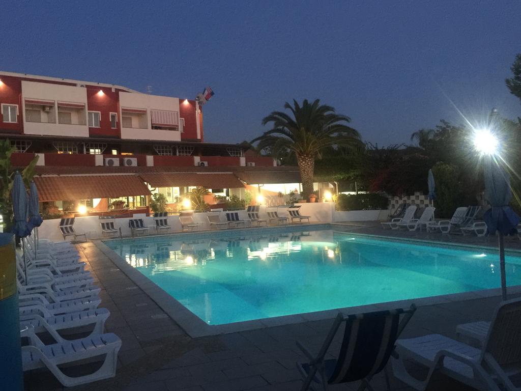 Residence Hotel Felix Ricadi Exterior foto