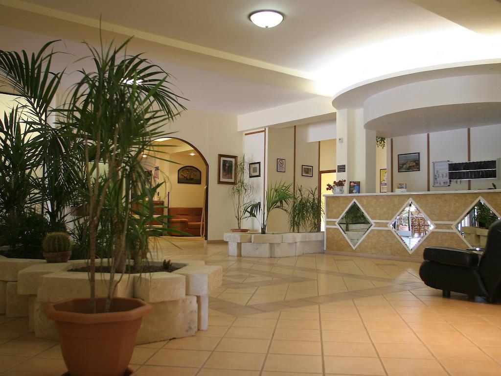 Residence Hotel Felix Ricadi Exterior foto