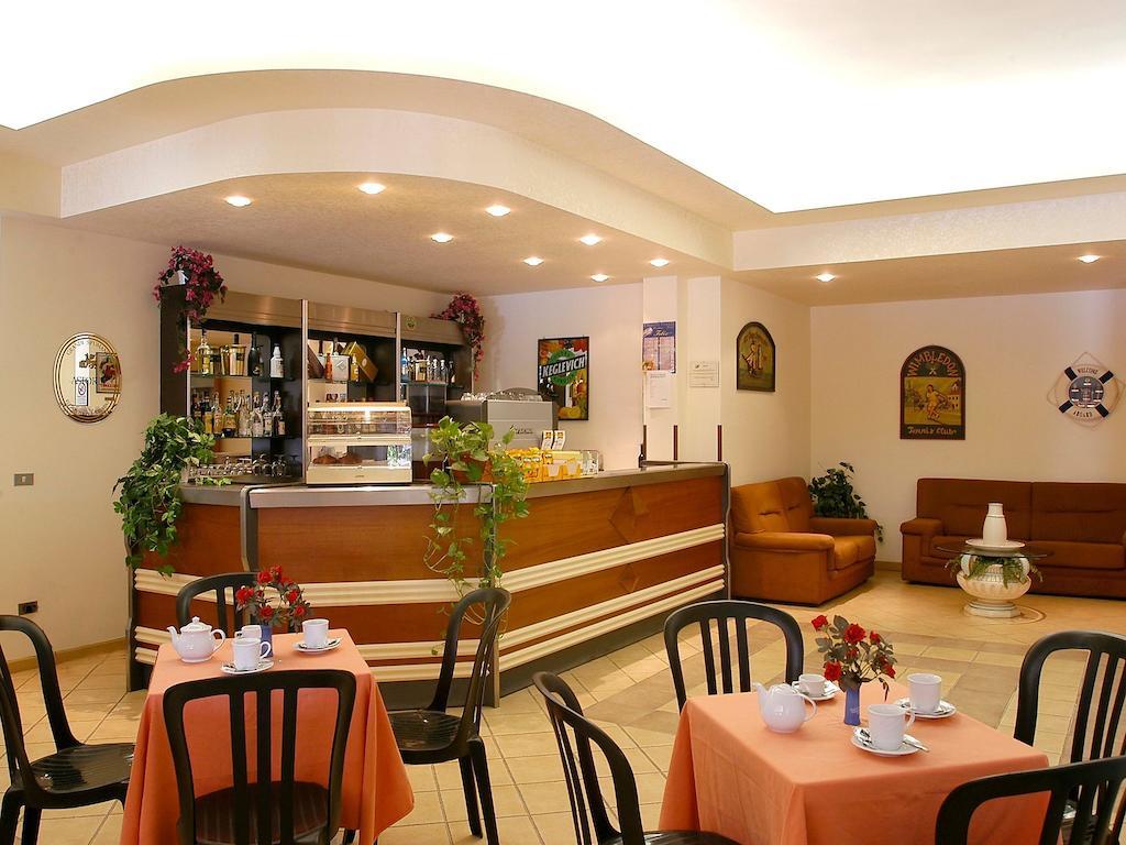 Residence Hotel Felix Ricadi Exterior foto