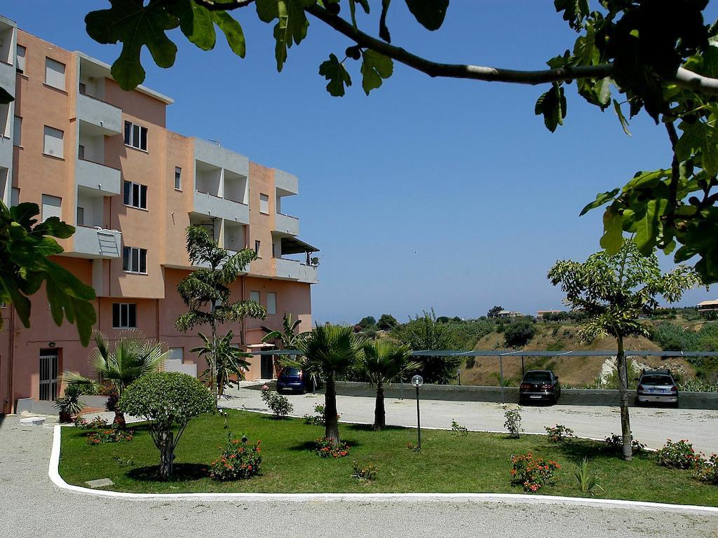 Residence Hotel Felix Ricadi Exterior foto