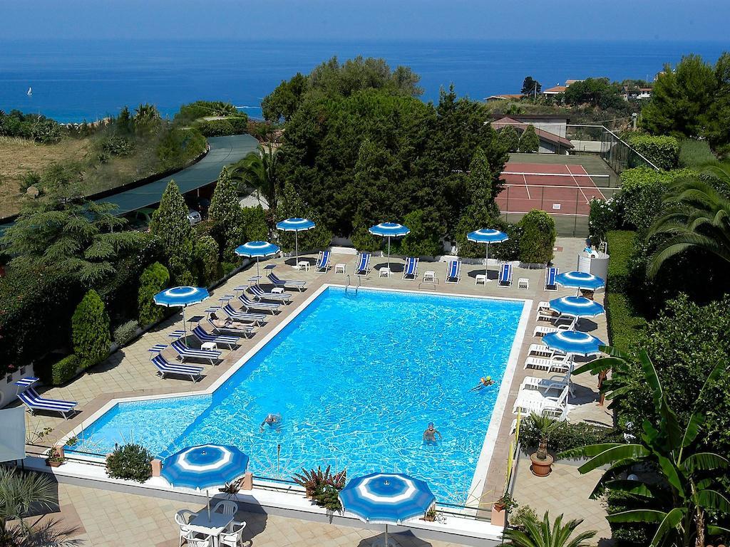 Residence Hotel Felix Ricadi Exterior foto