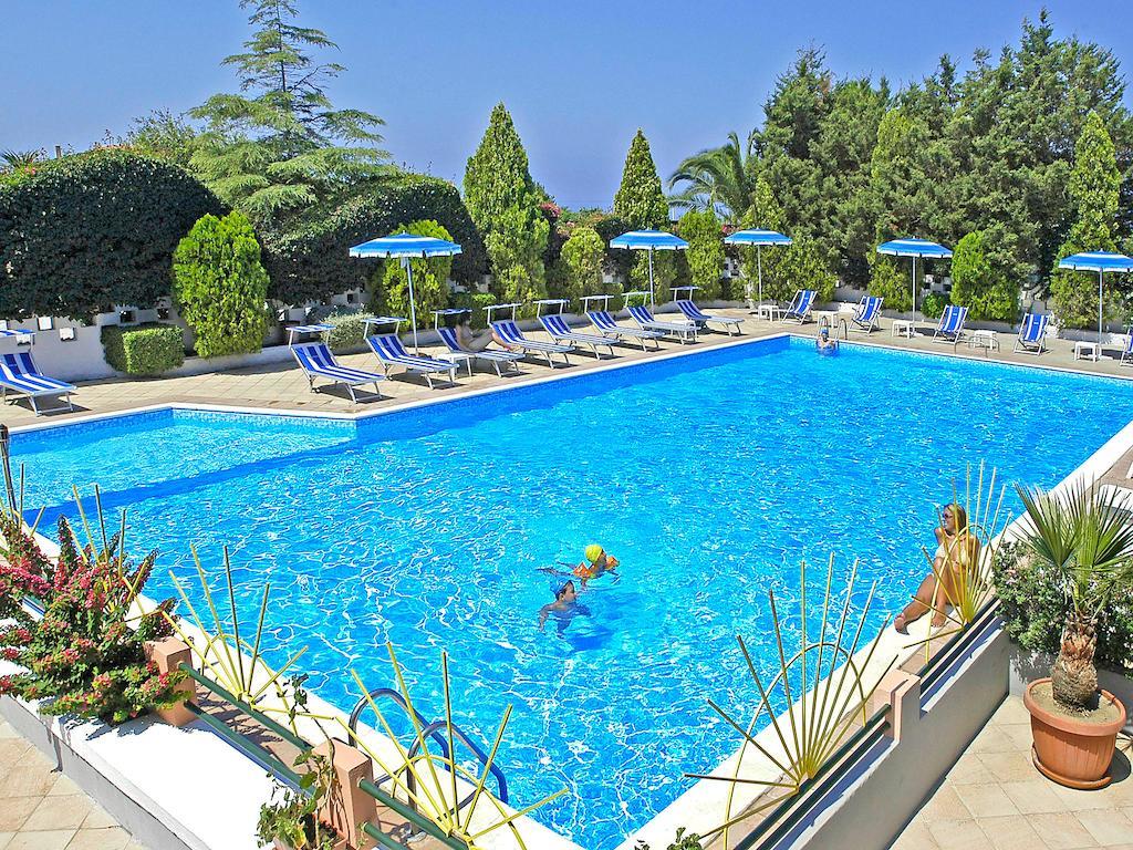Residence Hotel Felix Ricadi Exterior foto