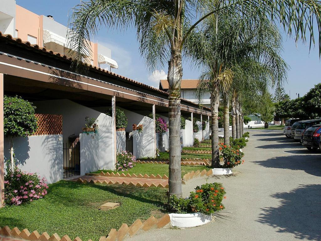 Residence Hotel Felix Ricadi Exterior foto