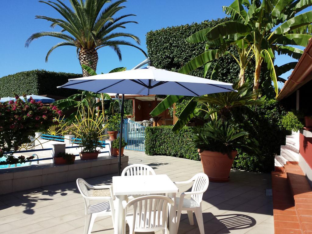 Residence Hotel Felix Ricadi Exterior foto