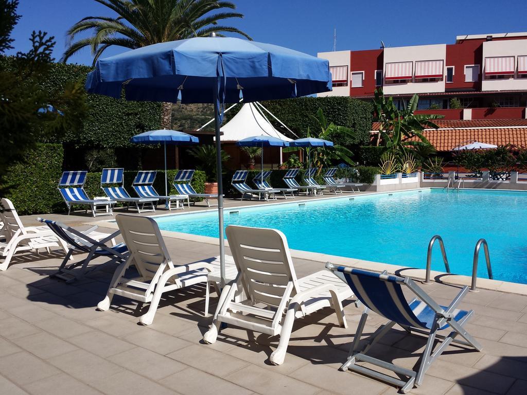 Residence Hotel Felix Ricadi Exterior foto