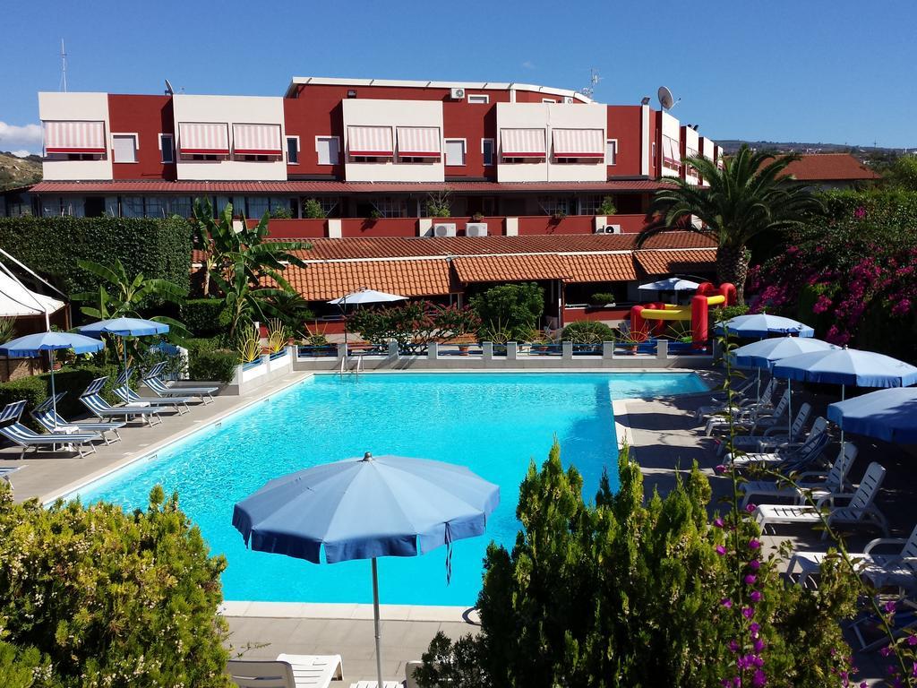 Residence Hotel Felix Ricadi Exterior foto