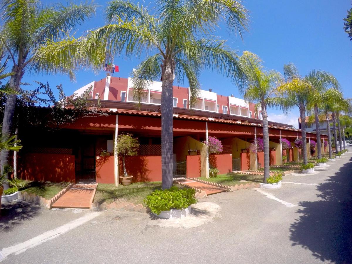 Residence Hotel Felix Ricadi Exterior foto