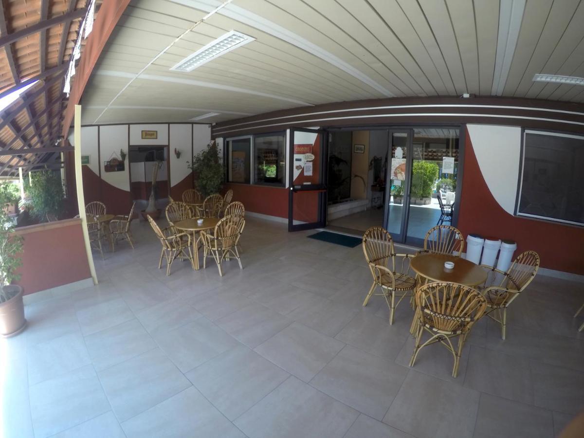Residence Hotel Felix Ricadi Exterior foto